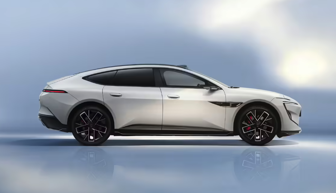 新款阿维塔12官图发布 工信部第403批申报同步曝光 双动力全域升级